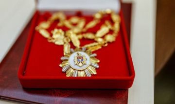 Майя Санду наградила президента Украины Владимира Зеленского "Орденом Республики"