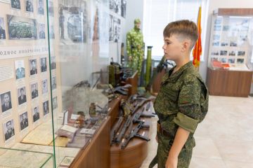 СУВОРОВЦЫ ПРИКОСНУЛИСЬ К ИСТОРИИ АРМИИ