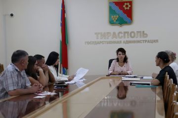 Глава столичной администрации Илона Тюряева, совместно с профильными специалистами, провела приём граждан по личным вопросам