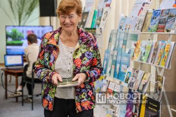 Сегодня во Дворце Республики в Тирасполе собрались писатели и поэты Приднестровья
