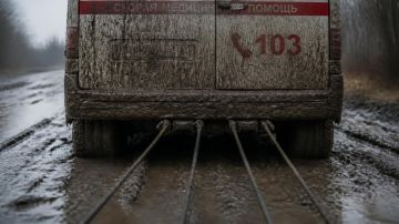 Спасатели вытащили «скорую» из грязи