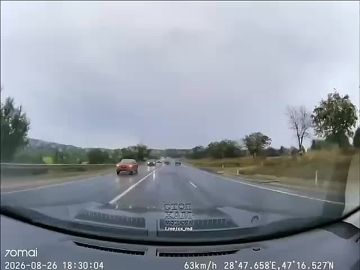 Машину на мокром серпантине в Оргеевсокм районе развернуло и вынесло на встречку на повороте