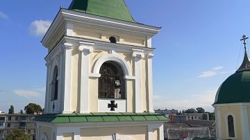 Звучит праздничный перезвон