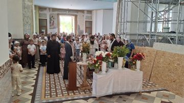 На Бога надейся: В церквях Молдовы прошли молебны на начало учебного года - публикуем тексты молитв, которые читали школьники