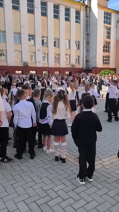 161 первоклассник пришёл первый раз в первый класс в 9-ю школу