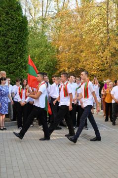 С первым звонком — в новый учебный год