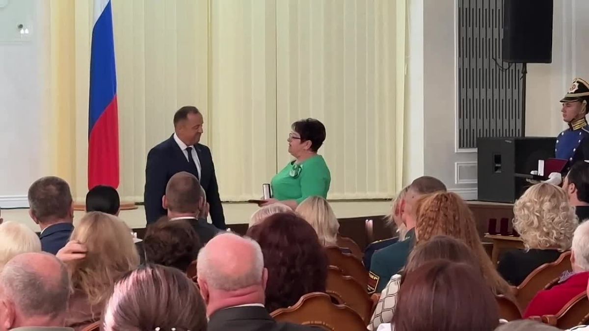 В столице проходит традиционная церемония вручения государственных наград, приуроченная к 36-й годовщине образования ПМР