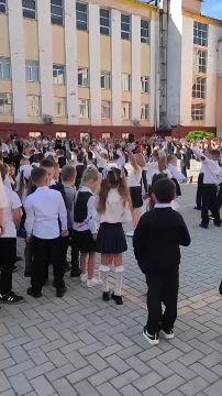 161 первоклассник пришёл первый раз в первый класс в 9-ю школу