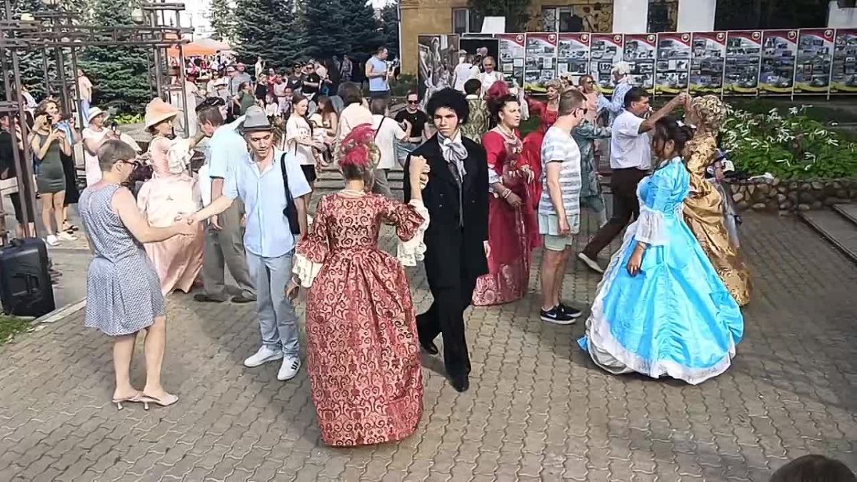 Мастер-класс от театра исторического танца «Вернисаж»