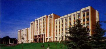 Если вы думаете, что на фото Верховный Совет, вы правы только наполовину