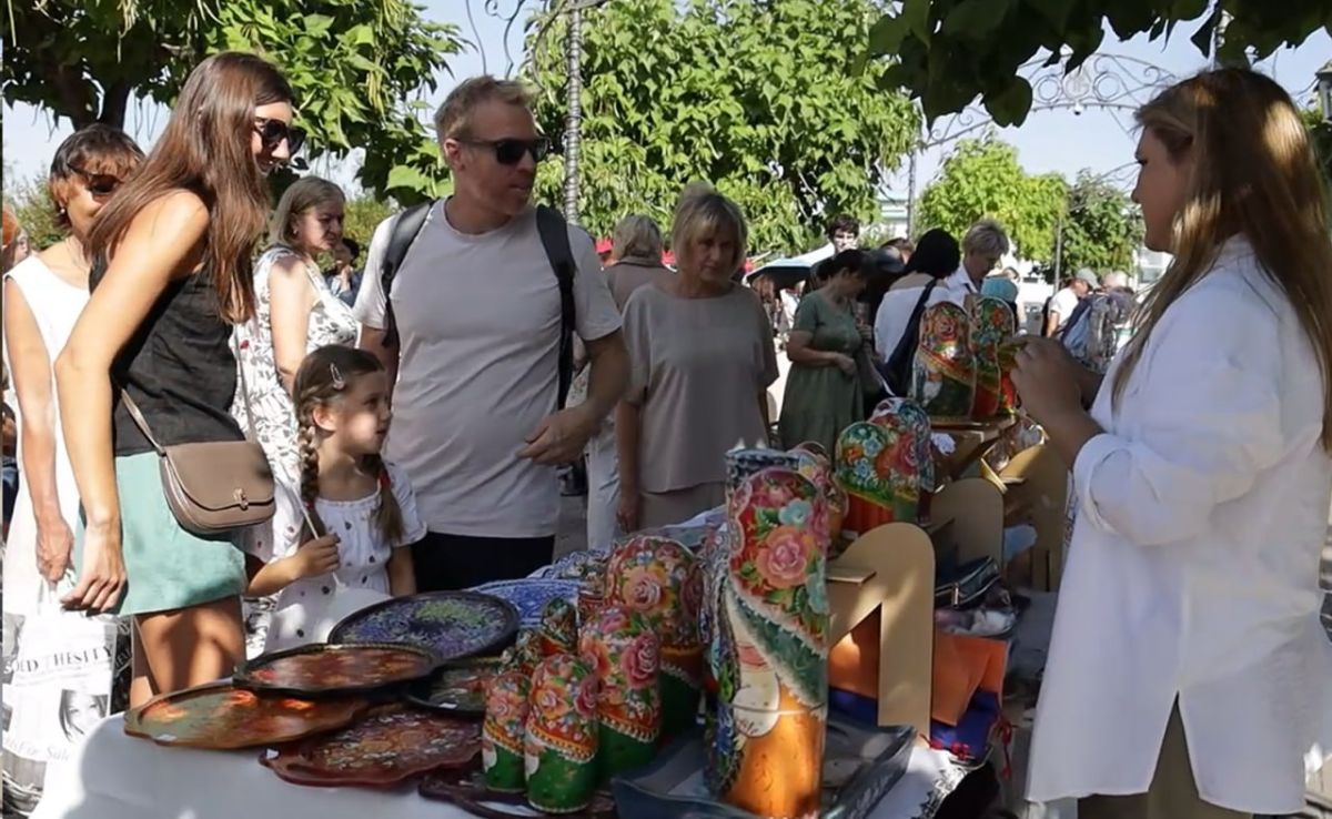 Все гостиницы в Тирасполе забиты иностранными туристами, свободных номеров нет