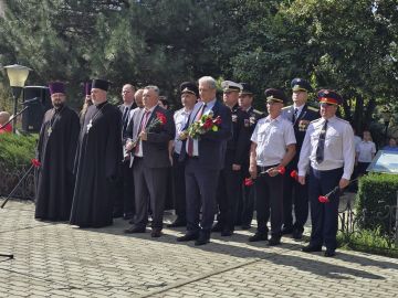 На Мемориале Воинской Славы проходит митинг в память о защитниках республики