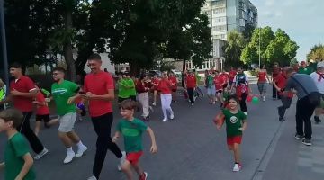 Около 200 участников: воспитатели, школьники, спортсмены, учителя