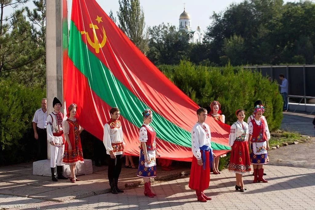 Владислав Шурыгин: Всех приднестровцев - и соотечественников, и тех, кто являются приднестровцами по духу, кто помогал нам строить и защищать нашу Республику, кто вместе с нами радуется нашим успехам и огорчаются нашими...