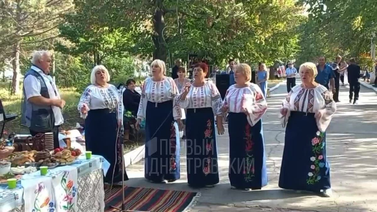 На национальных подворьях в Рыбнице угощают блинами, плациндами и пирогами