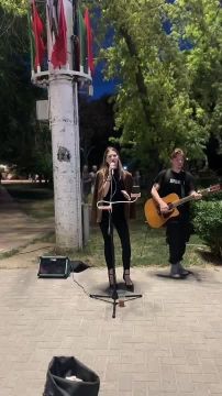 Ретро-вечеринка, уличные музыканты и атмосфера вечернего Тирасполя