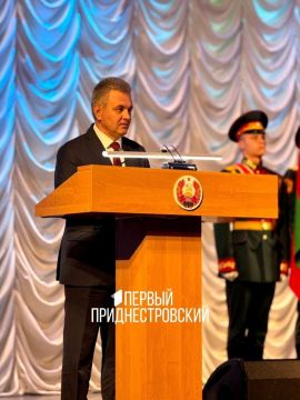 Поздравить военнослужащих пришли Президент, представители органов госвласти и управления