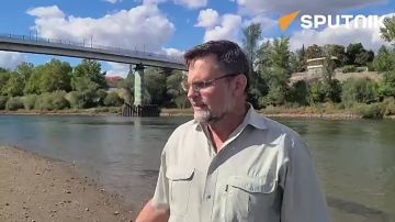 Выше головы должно быть в том месте, где сейчас стоит глава приднестровского гидрометцентра Виталий Кольвенко