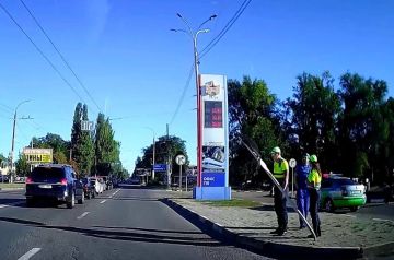За горбатым мостом снесли знак