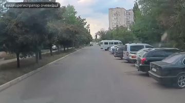 Электромобиль на встречке.
