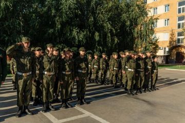 В Тираспольском Суворовском военном училище новобранцам торжественно вручили удостоверения и первые погоны
