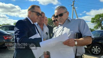 Председатель Правительства Александр Розенберг изучает состояние полевых дорог в Григориопольском районе