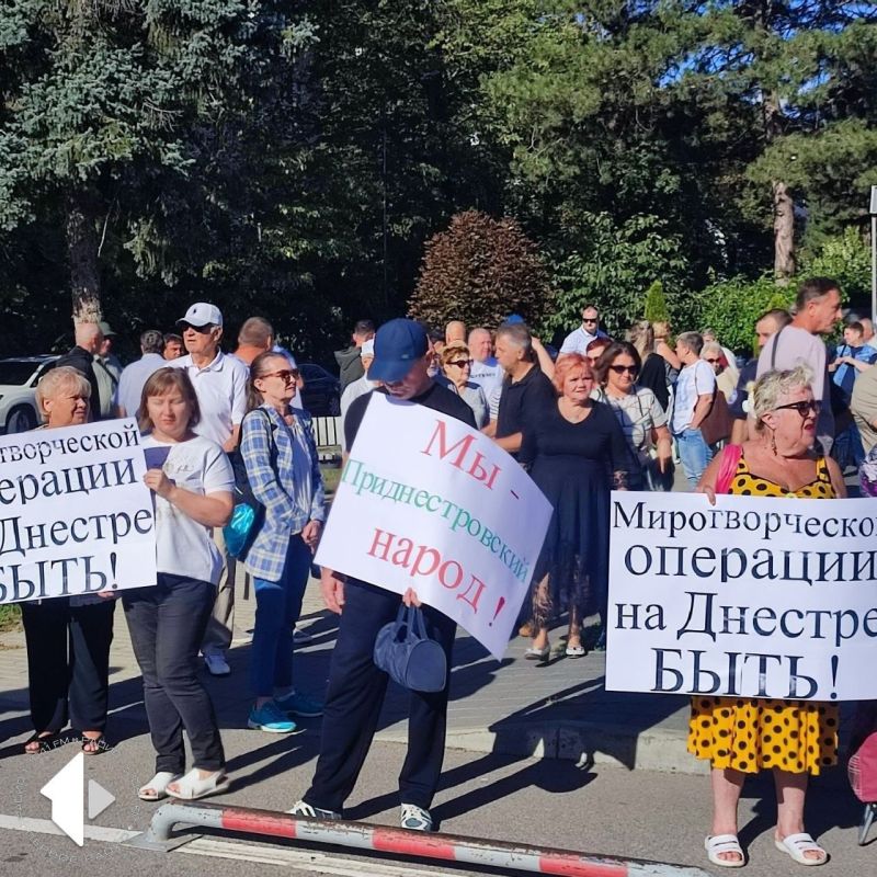 В Бендерах у Дома культуры им. Ткаченко начался митинг против введения псевдо-НДС и акцизов властями Молдовы в отношении Приднестровья
