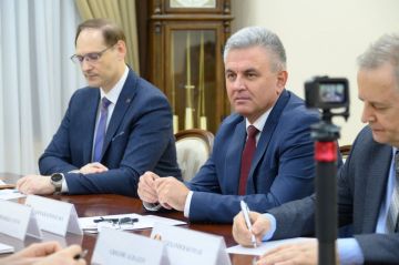 Президент Красносельский обратился к главе Миссии ОБСЕ в Молдове Кристоферу Смиту с призывом содействовать возобновлению формата «5+2»: