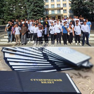 Первокурсникам Каменского политехнического техникума им. И.С. Солтыса вручили студенческие билеты