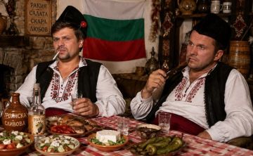 В Болгарии произошли взрывы на складах военного завода "Емко" неподалеку от села Царева-Ливада в районе города Трявна, пострадавших нет