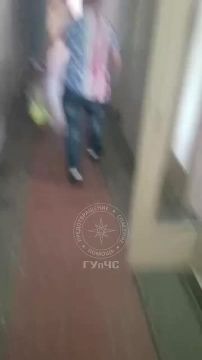 Самое милое видео сняли вчера спасатели, когда к ним пришла хозяйка бульдога, который потерялся и жил всю неделю у спасательной службы