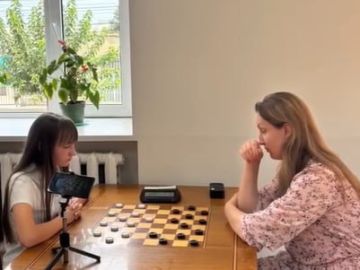 Юные приднестровские шашистки выступили на взрослом чемпионате