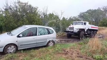 Слободзейские спасатели вытащили «Рено» из грязи в районе села Глиное