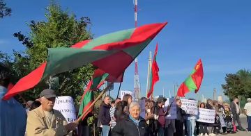 Среди участников митинга протеста против введения новых налогов против Приднестровья - защитник республики, участники борьбы с дискриминационной политикой властей Молдовы в 1989-92 году. Тогда они отстояли права...