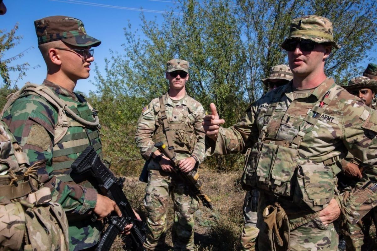 Армия Молдовы проводит учения с военными Румынии и США на полигоне в Бульбоке