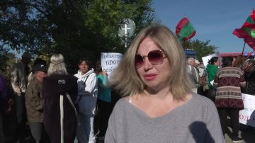 «Мы здесь собрались сегодня для того, чтобы отстоять интересы нашего народа, нашего государства. Экономические блокады очень душат народ, особенно страдает молодёжь. Мы хотим жить и работать на нашей земле, не хотим отсюда...
