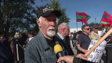«Наш долг — прийти в этот день, как и в 92-м году, отстоять нашу Приднестровскую Молдавскую республику. Поэтому я здесь, вместе с Союзом защитников Приднестровья города Тирасполя. Национализм не пройдёт. Как в 92-м году...