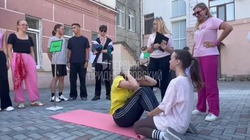 Так студенты института искусств зажигали под «Руки вверх» на Дне здоровья