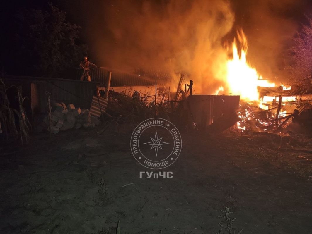 Пожар в Каменском районе. Накануне в селе Кузьмин загорелся навес с дровами на участке