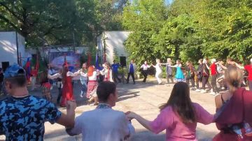 Это конкурс визитных карточек