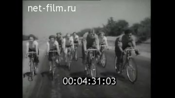 Спортивный праздник в День физкультурника на стадионе колхоза имени Мичурина Тираспольского района, 1961 год