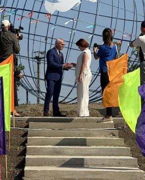 Молодой специалист Кристина Казаченко сегодня получила ключи от служебной квартиры