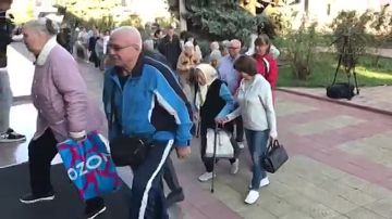 Избирательные участки открылись под звуки Гимна России