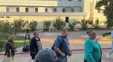 Во Дворце Республики избирательный участок открылся под гимн России