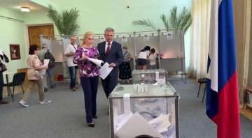 Президент Вадим Красносельский с супругой проголосовали на выборах депутатов Госдумы России