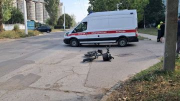 Сбил велосипедистку и уехал