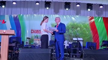 Российские аттестаты — выпускникам