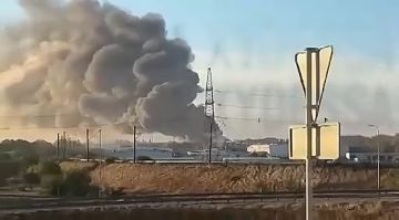 В Одессе снова горят склады Новой Почты