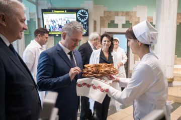 Вадим Красносельский поблагодарил коллектив Тираспольского хлебокомбината за хлеб на столах приднестровцев