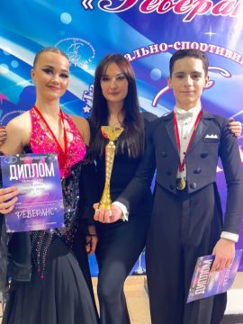 С танцем по жизни. Участники бендерского клуба спортивно-бального танца «Ника» ДДЮТ вернулись с фестиваля-конкурса «Серебряный берег», который проходил в Болгарии, и уже снова тренируются